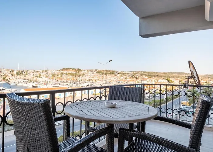 Flat W Sea View Balcony 3 Min To Marina Daire
