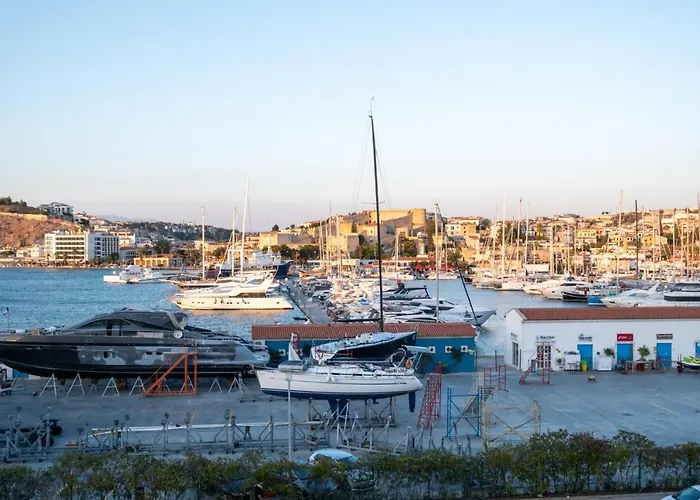 Flat W Sea View Balcony 3 Min To Marina Daire Çeşme
