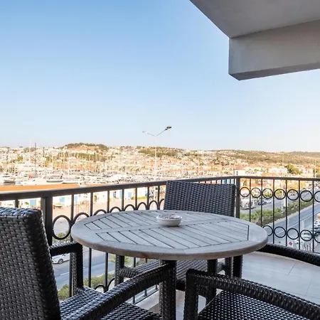 Flat W Sea View Balcony 3 Min To Marina Apartment