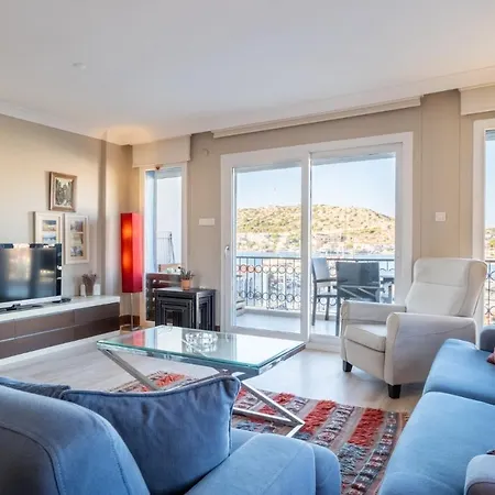 Flat W Sea View Balcony 3 Min To Marina Apartment Cesme